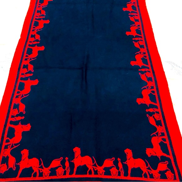 Authentic HERMES CARRE SHAWL - Picture 3 of 7